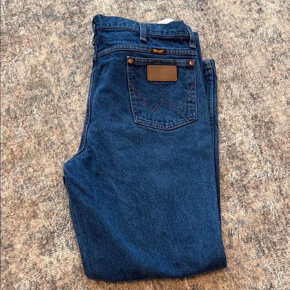 Wrangler Men's Deep Blue Relaxed Jeans